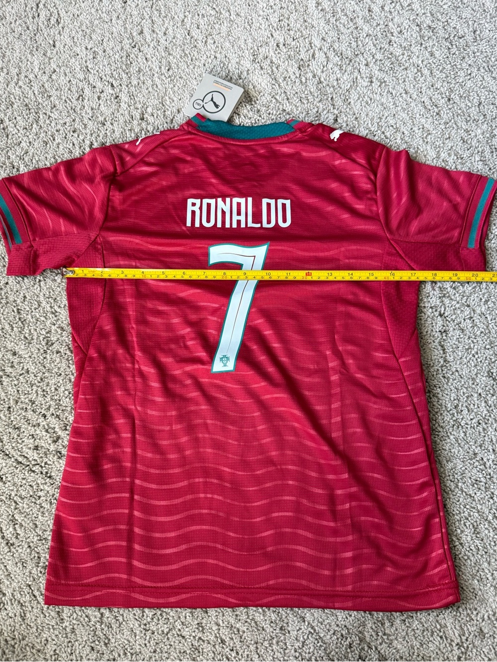 Ronaldo #7 Red Soccer Jersey kit - Picture 4 of 7